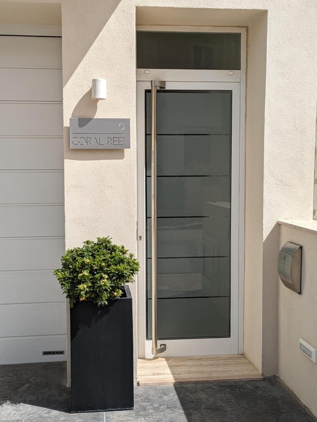 Coral Reef Apartments St. Paul's Bay Exterior photo